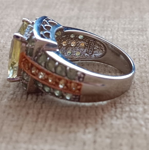 Silver Tone Square Cut Light Green Glass Ring - Picture 12 of 12